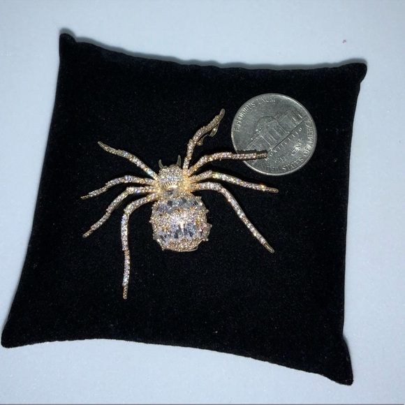 10ct Spider Brooch - Picture 7 of 10